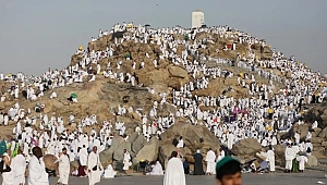 Milyonların beklediği an: Türk hacılar Arafat’a ulaşıyor
