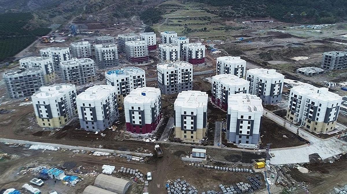 Teslim edilen deprem evleri